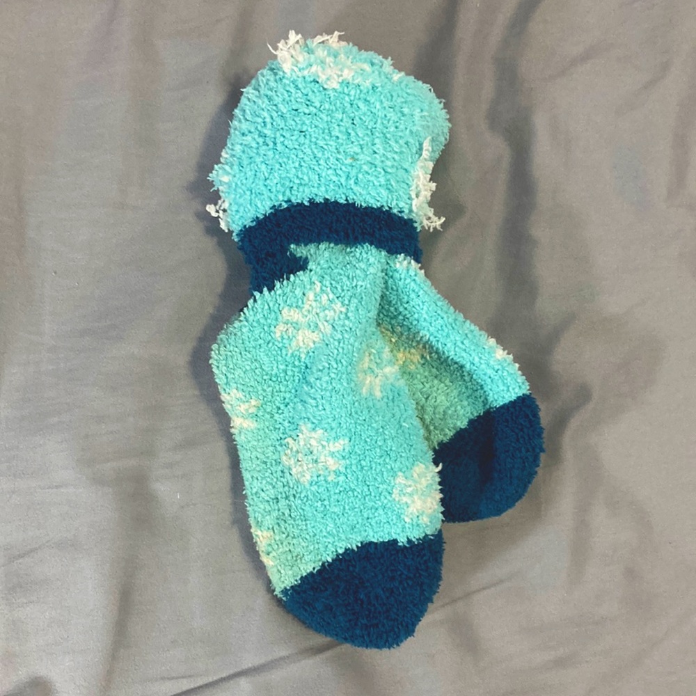 Blue snowflake fuzzy socks